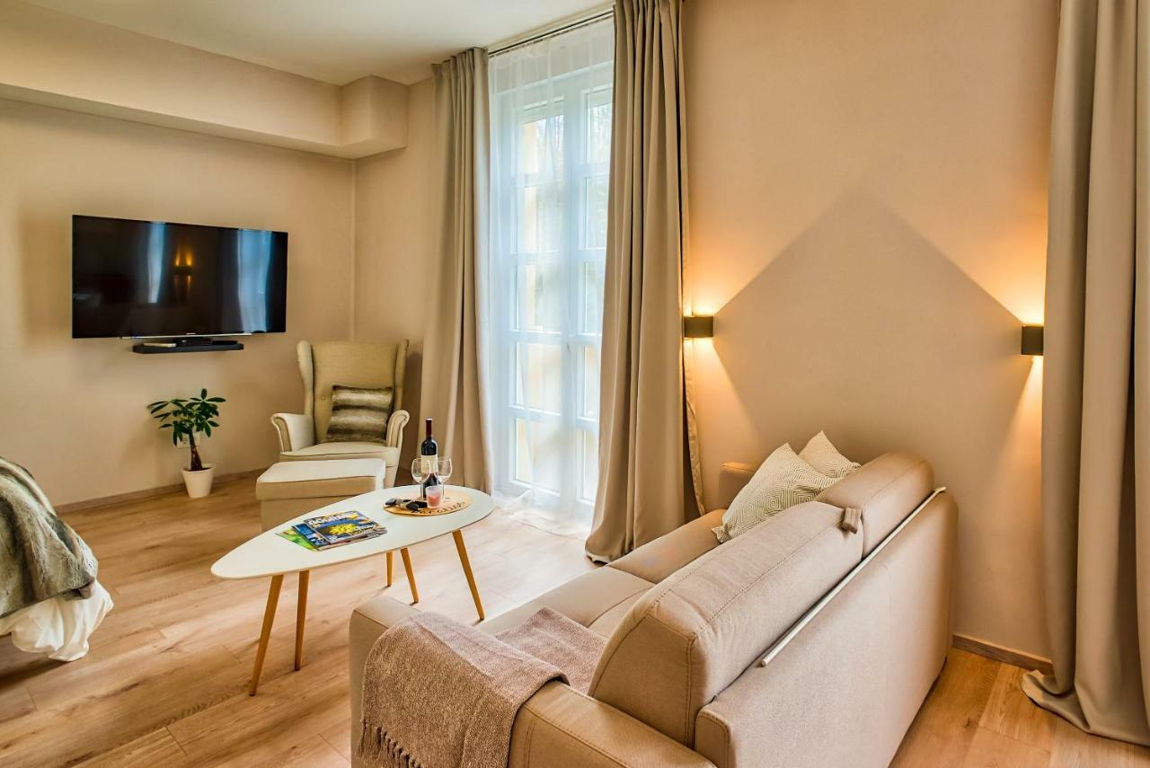 Parkside Studio Apartments With Free Parking Pula Exterior photo