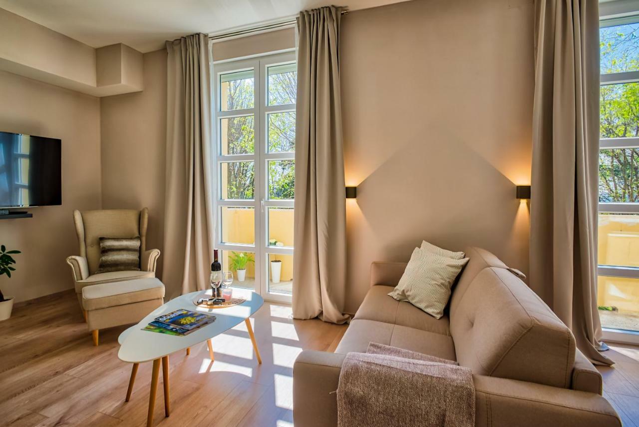 Parkside Studio Apartments With Free Parking Pula Exterior photo